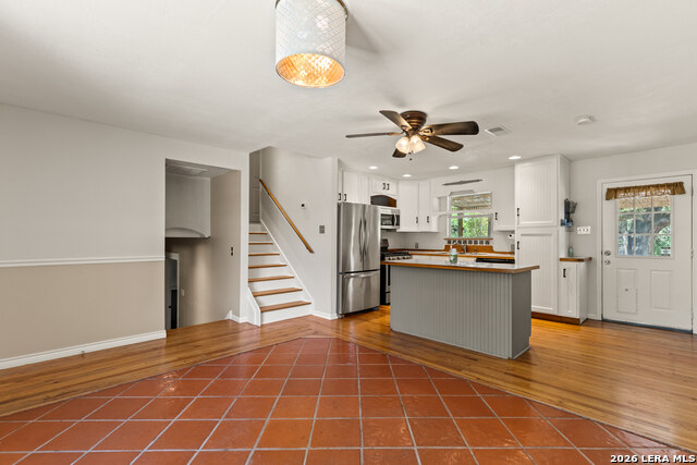 Image 17 of 43 For 904 Country Rd