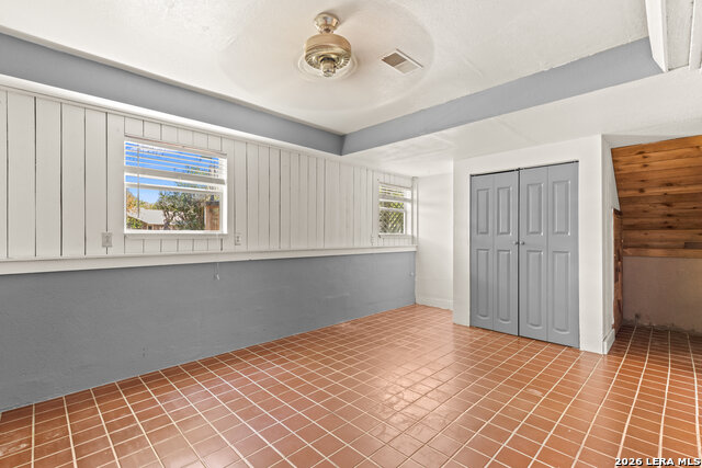 Image 24 of 43 For 904 Country Rd