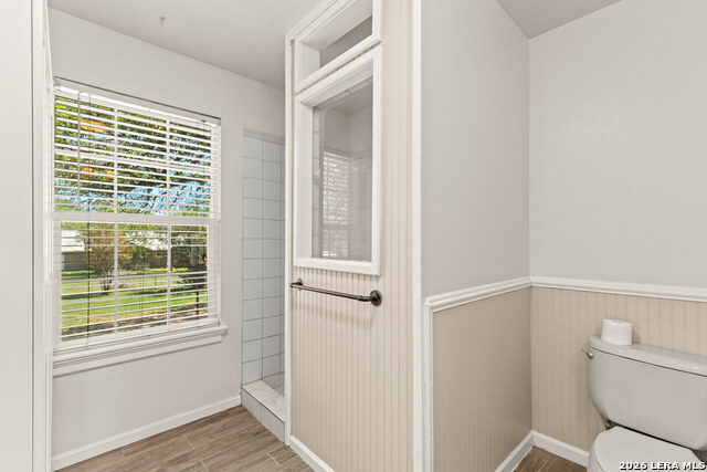 Image 33 of 43 For 904 Country Rd