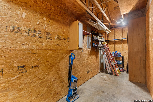 Image 36 of 43 For 904 Country Rd