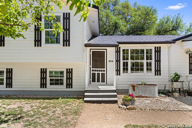 Image 5 of 43 For 904 Country Rd