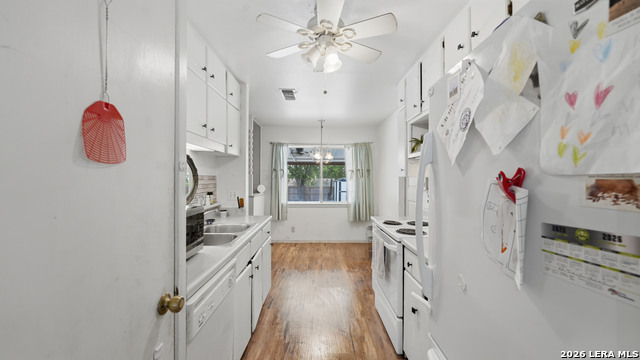 Image 10 of 39 For 7830 Village Oak Dr