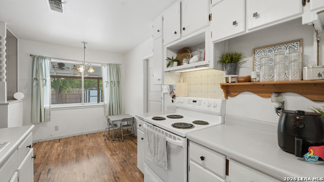 Image 11 of 39 For 7830 Village Oak Dr