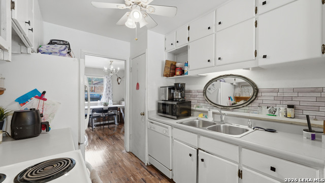 Image 15 of 39 For 7830 Village Oak Dr