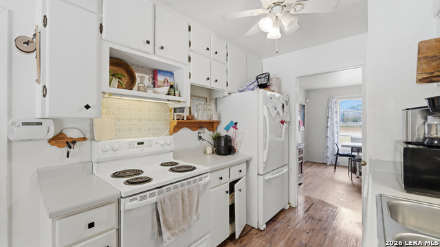 Image 16 of 39 For 7830 Village Oak Dr