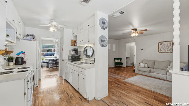 Image 17 of 39 For 7830 Village Oak Dr