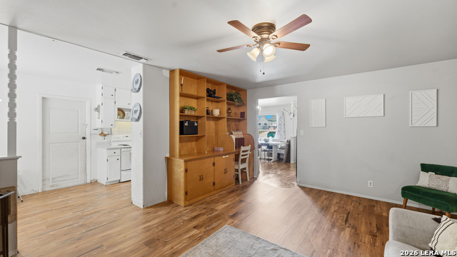 Image 7 of 39 For 7830 Village Oak Dr