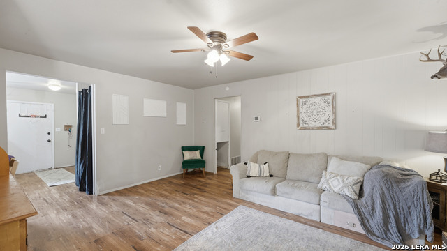 Image 8 of 39 For 7830 Village Oak Dr