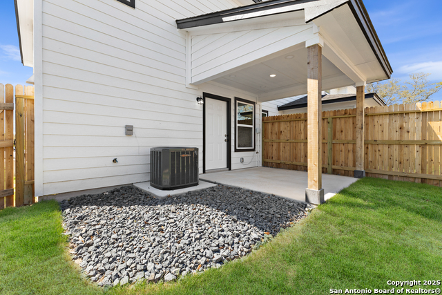 Image 24 of 27 For 219 Bonnie Bend