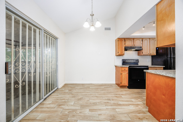 Listing photo id 10 for 602 Sawtooth Dr