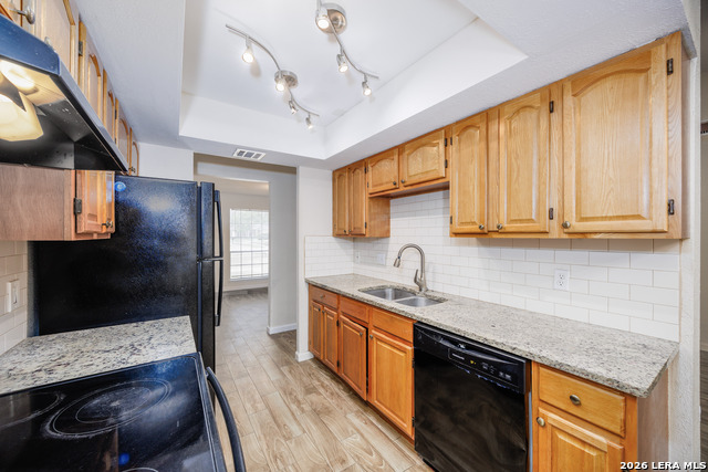 Listing photo id 13 for 602 Sawtooth Dr