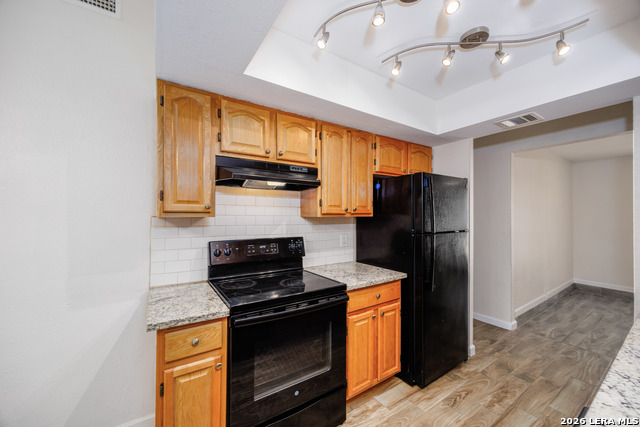 Listing photo id 14 for 602 Sawtooth Dr