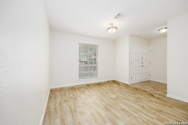 Listing photo id 4 for 602 Sawtooth Dr