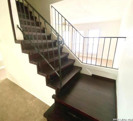 Image 3 of 23 For 6810 Crown Rdg