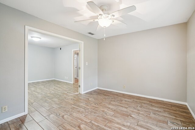 Image 20 of 46 For 6106 Vance Jackson Rd  42