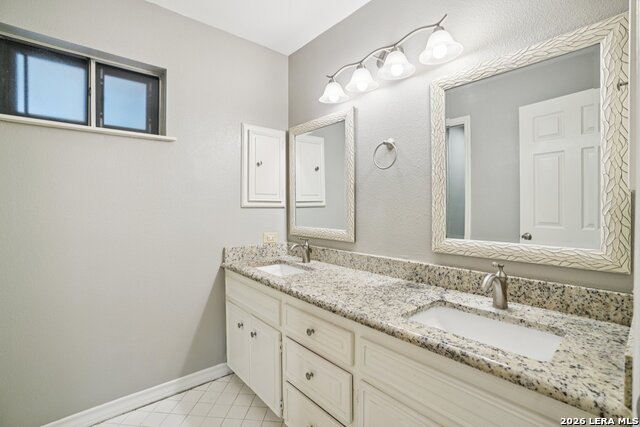 Image 25 of 46 For 6106 Vance Jackson Rd  42