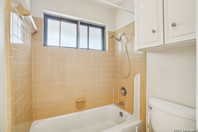 Image 33 of 46 For 6106 Vance Jackson Rd  42