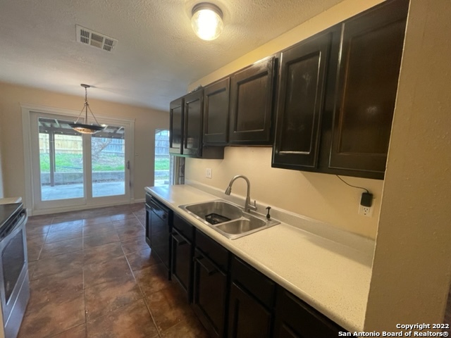 Image 11 of 25 For 838 Saddlebrook Dr