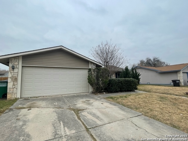 Image 2 of 25 For 838 Saddlebrook Dr