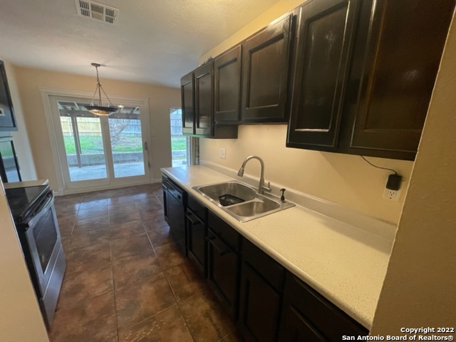 Image 9 of 25 For 838 Saddlebrook Dr