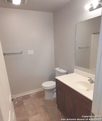 Image 11 of 13 For 112 Lone Oak  D201