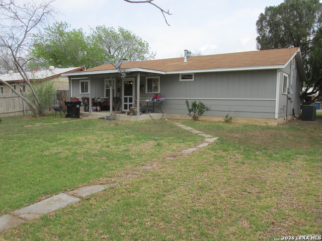 Image 3 of 4 For 2305 Elaine Dr