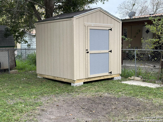 Image 28 of 29 For 15435 Belen St