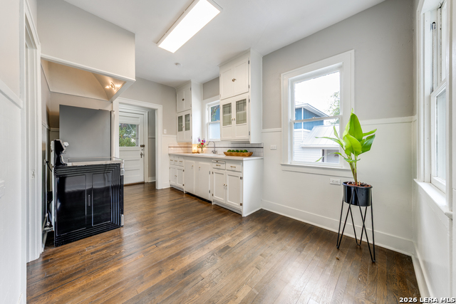 Image 11 of 24 For 206 Claremont