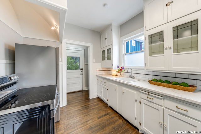 Image 13 of 24 For 206 Claremont