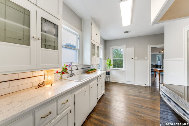 Image 14 of 24 For 206 Claremont