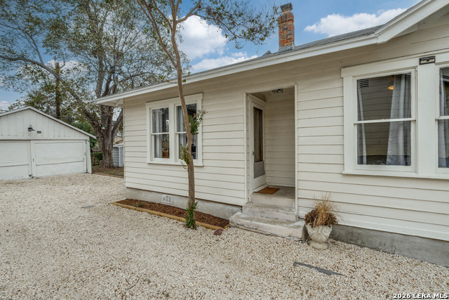 Image 21 of 24 For 206 Claremont