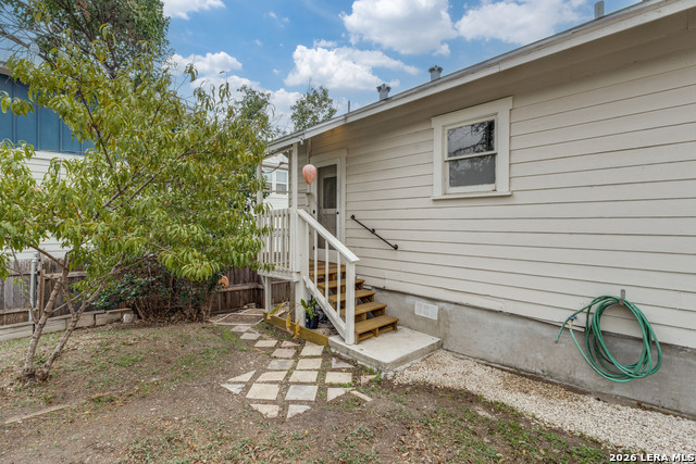 Image 22 of 24 For 206 Claremont