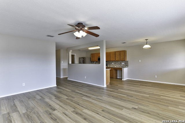 Image 14 of 23 For 233 Willow Way N