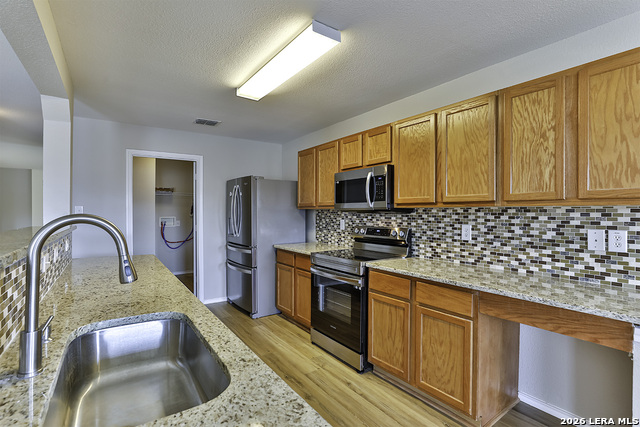 Image 17 of 23 For 233 Willow Way N