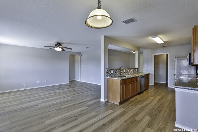 Image 18 of 23 For 233 Willow Way N