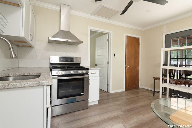 Image 3 of 5 For 560 Highland W 2