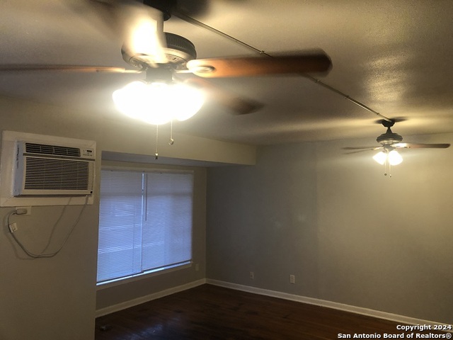 Image 3 of 10 For 215 Edna Ave