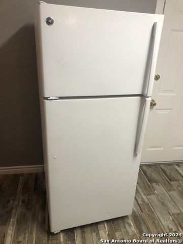 Image 5 of 10 For 215 Edna Ave