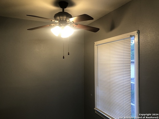 Image 6 of 10 For 215 Edna Ave