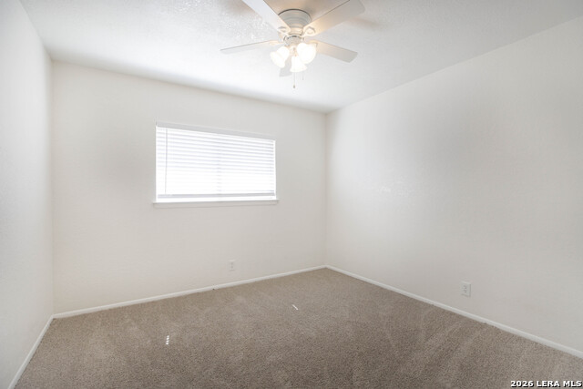 Listing photo id 14 for 7506 Lincoln Village Dr