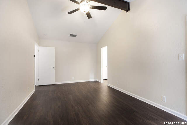 Listing photo id 17 for 7506 Lincoln Village Dr