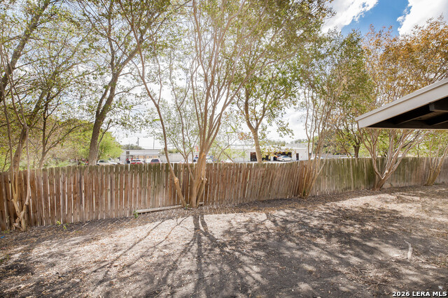 Listing photo id 22 for 7506 Lincoln Village Dr