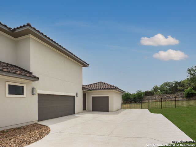 Listing photo id 41 for 4020 Luz Del Faro