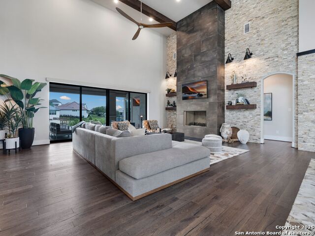 Listing photo id 3 for 4020 Luz Del Faro