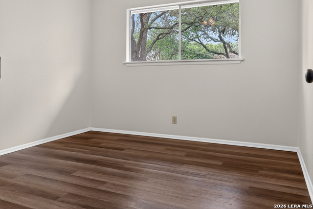 Listing photo id 8 for 8822 Pertshire St