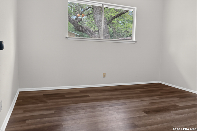 Listing photo id 9 for 8822 Pertshire St