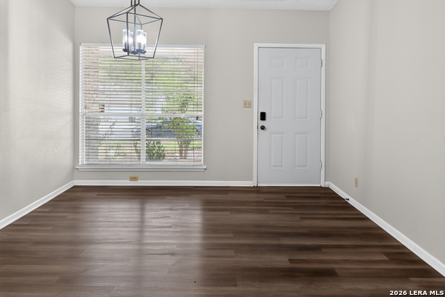 Listing photo id 2 for 8822 Pertshire St