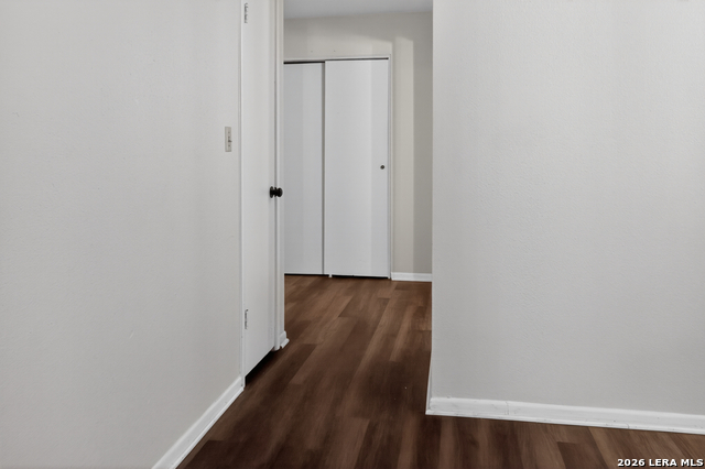 Listing photo id 3 for 8822 Pertshire St