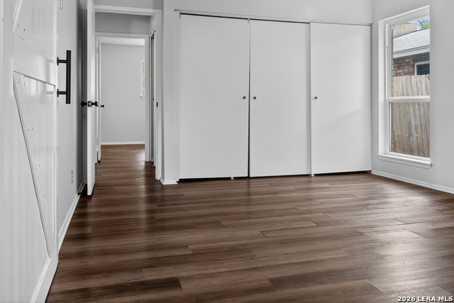 Listing photo id 4 for 8822 Pertshire St