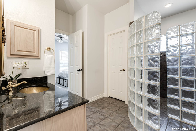 Image 34 of 43 For 14014 Bluff Manor Dr